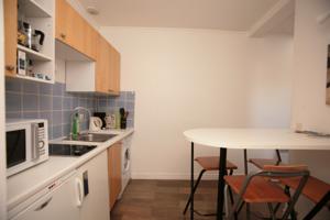 Wonderful Marais One Bedroom (140)