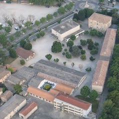 School Complex Catholic Saint-Louis Crest