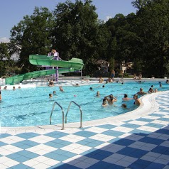 La Riviera Limousine Piscine (by Popinns)