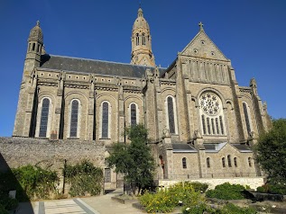 Basilique Saint Louise-Marie Grignion de Monfort