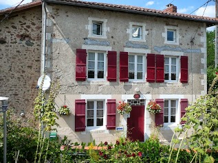 La Maison avec Rouge Volets