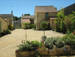 La cour fleurie