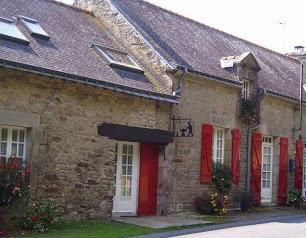 La Forge Brittany holiday cottage with private heated swimming pool and gym near Baud