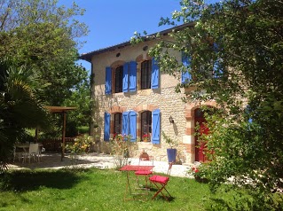 La Bastide de Servadou. Chambres d'hôtes. Roulotte-gîte.