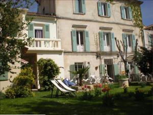 AU SAINT ROCH Hôtel et Jardin